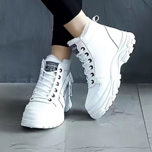 Plush Lined White Boots. Thick soles super comfy. Lace up . Sz 9 - Picture 5 of 9